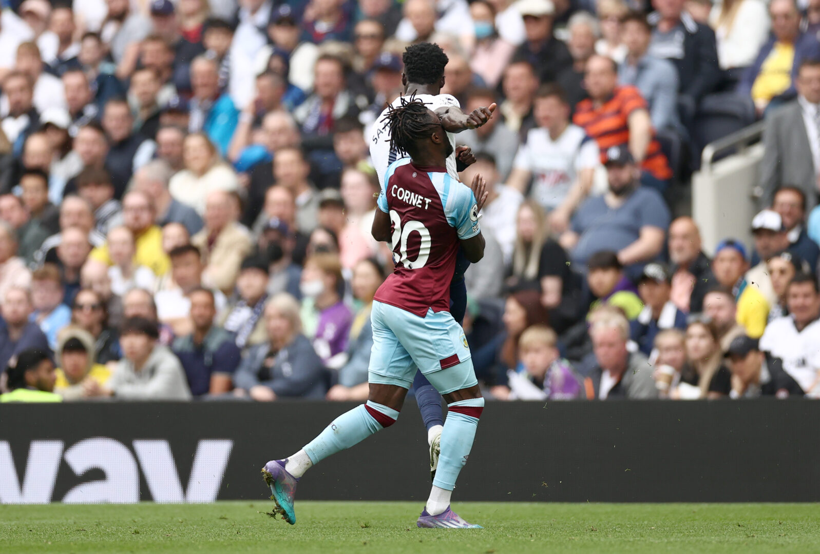FC Burnley: Cornet mit Ausstiegsklausel im Abstiegsfall