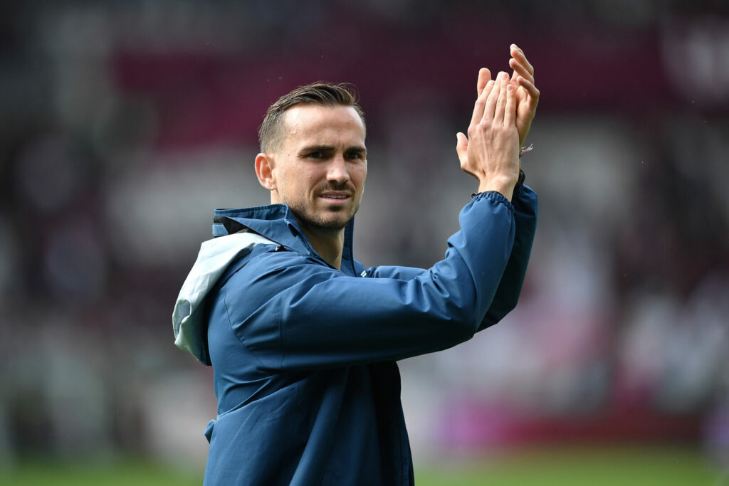 Fabian Ruiz applaudiert den Fans der SSC Napoli