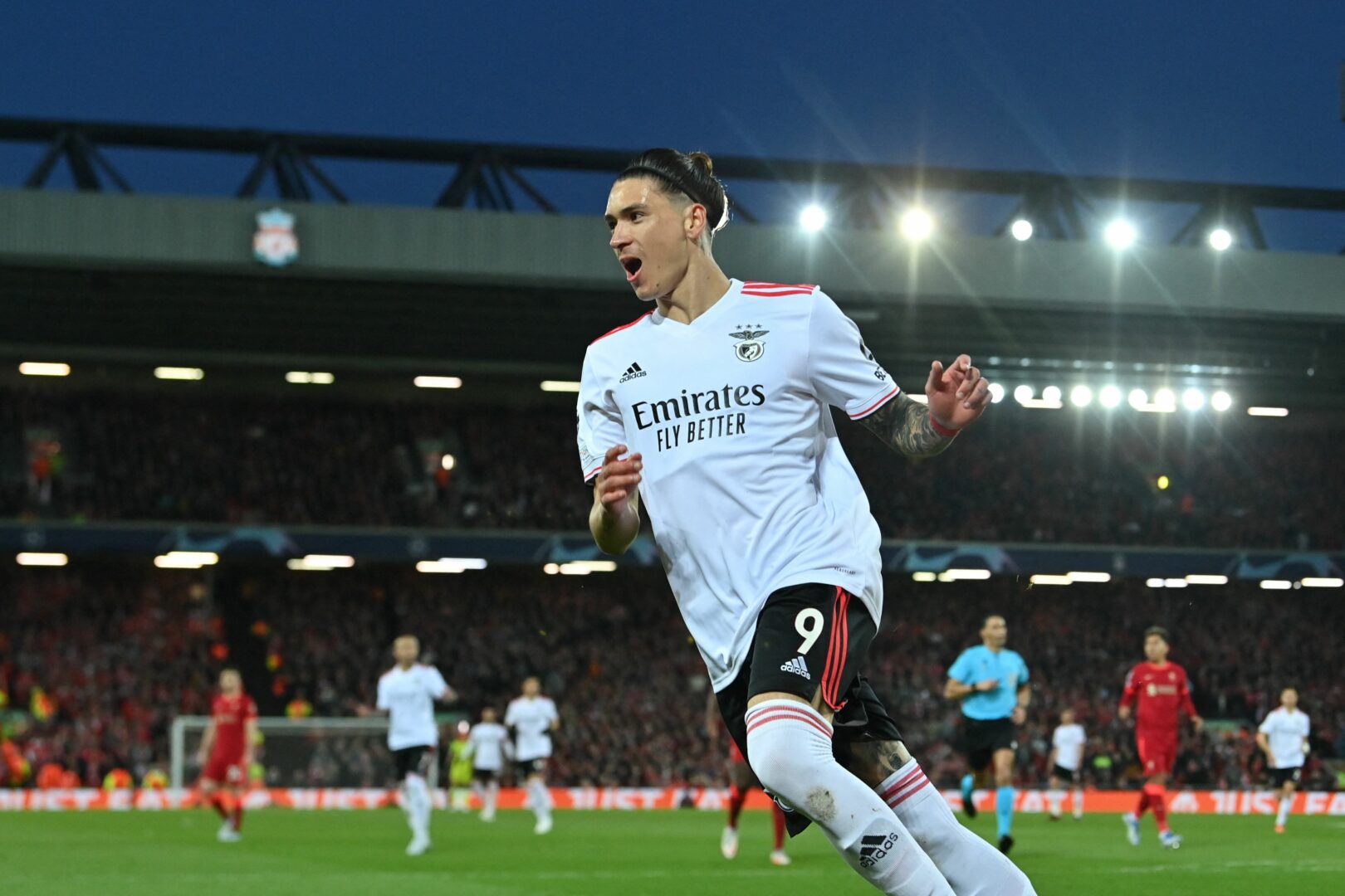 Darwin Núñez jubelt an der Anfield Road