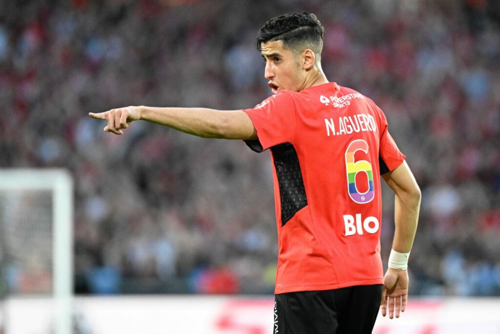 Nayef Aguerd mit ausgestrecktem Arm. West Ham will den Innenverteidiger verpflichten.