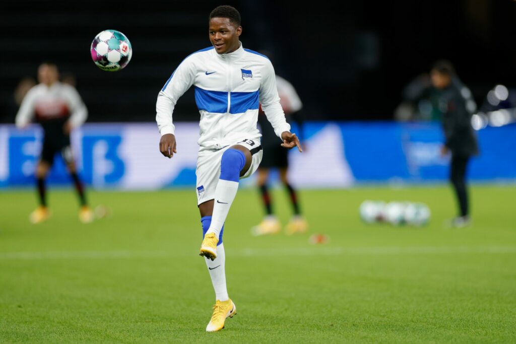 Daishawn Redan im Trainingsanzug von Hertha BSC