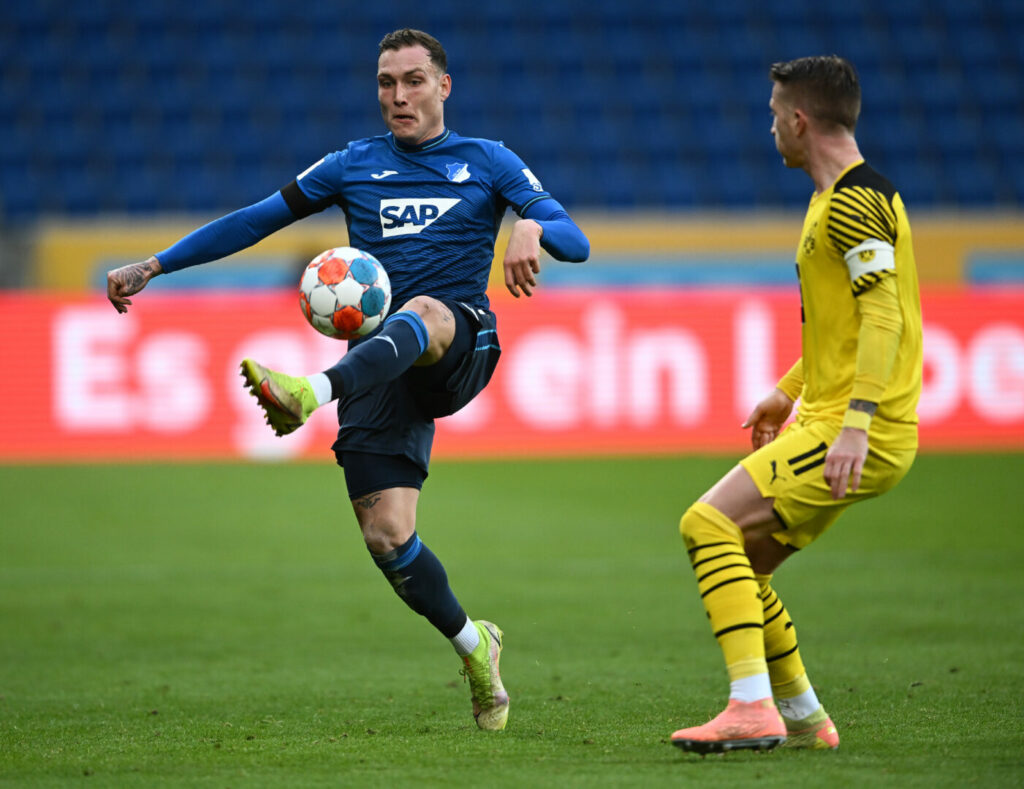 Raum im Duell mit Reus. Spielen die beiden bald gemeinsam beim BVB?