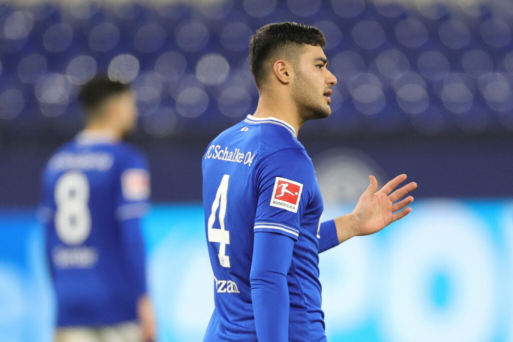 Ozan Kabak im Trikot von Schalke 04