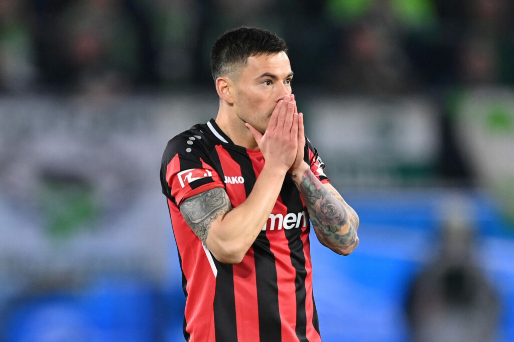 Charles Aranguiz könnte Bayer Leverkusen noch verlassen.