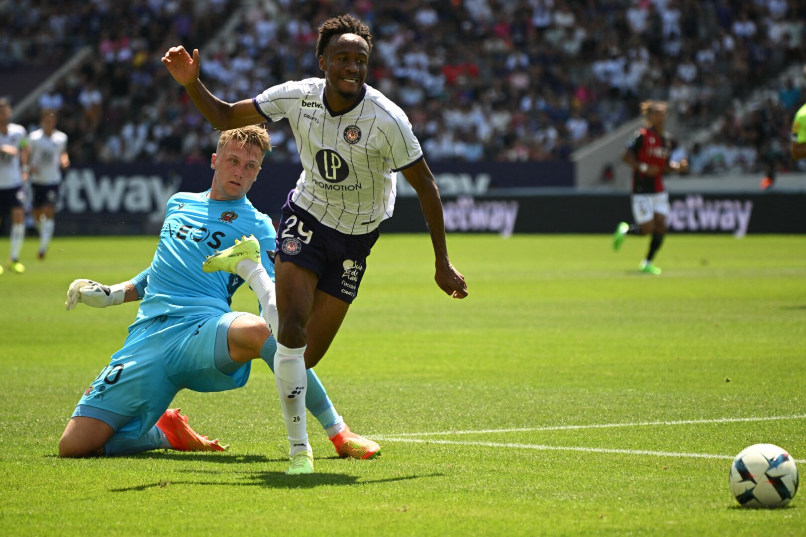 Nathan Ngoumou im Trikot des FC Toulouse