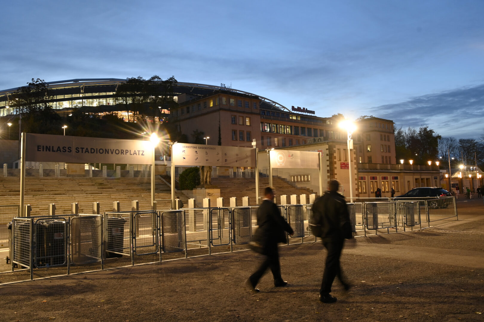 Die Liepziger Red Bull Arena, Austragungsort des Erstrundenduells im DFB-Pokal, von außen