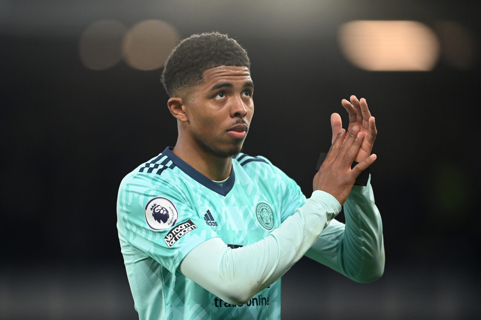 Wesley Fofana applaudiert den Fans von Leicester City