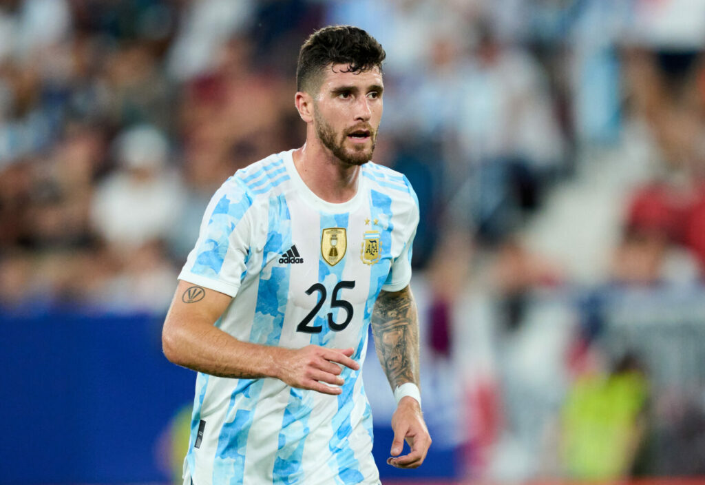 Marcos Senesi wird sich dem AFC Bournemouth anschließen.