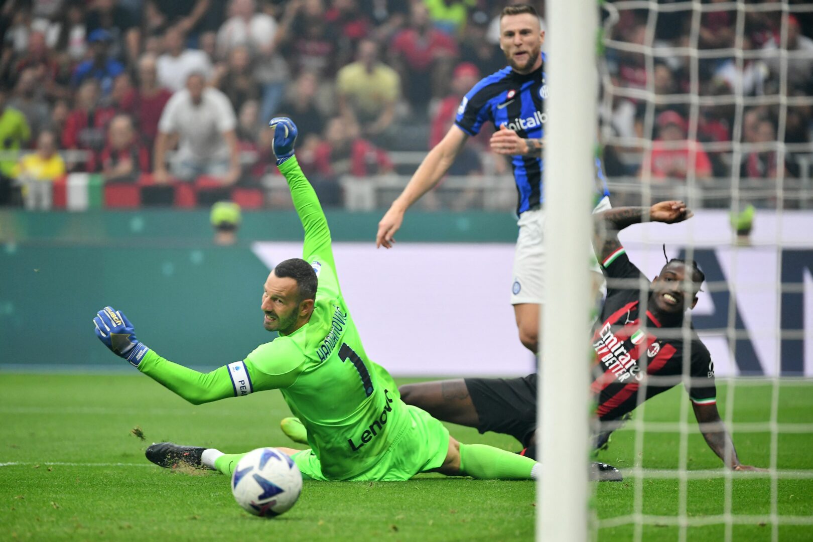 Inter tauscht offenbar Torhüter und Kapitän Handanovic für das Bayern-Spiel aus