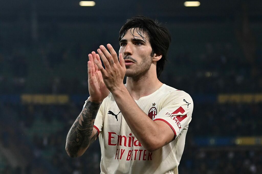Sandro Tonali bleibt der AC Milan erhalten.