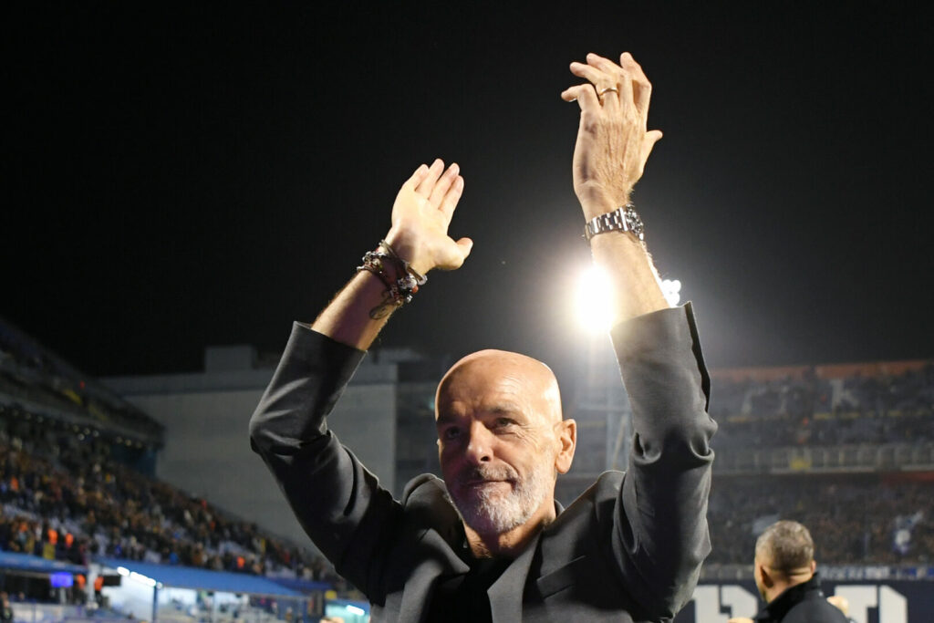 Stefano Pioli bleibt der AC Milan treu.