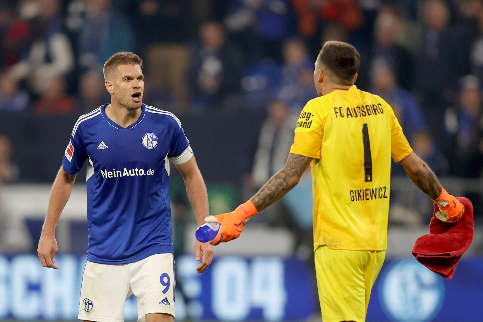 Möglicher Feuerzeug-Wurf bei Schalke 04 gegen FC Augsburg