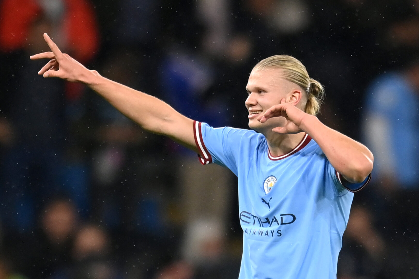Erling Haaland bejubelt seinen zweiten Treffer für Manchester City im Spiel der Champions League gegen den FC Kopenhagen