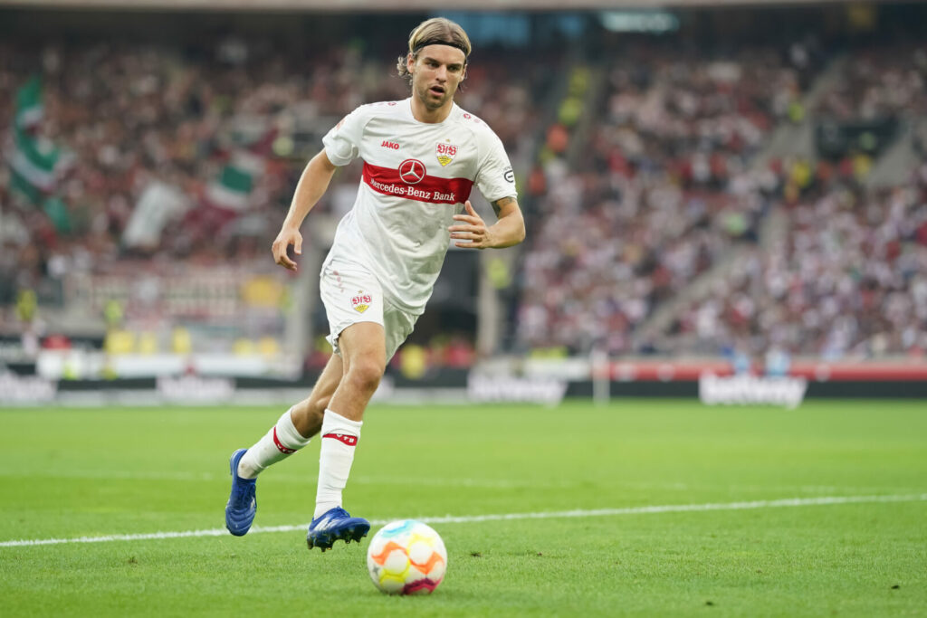Borna Sosa im Trikot des VfB Stuttgart