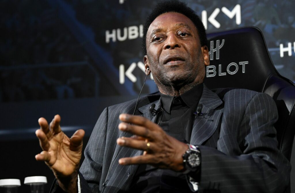 Pelé ist erneut ins Krankenhaus eingeliefert worden. Hier sieht man den Brasilianer.