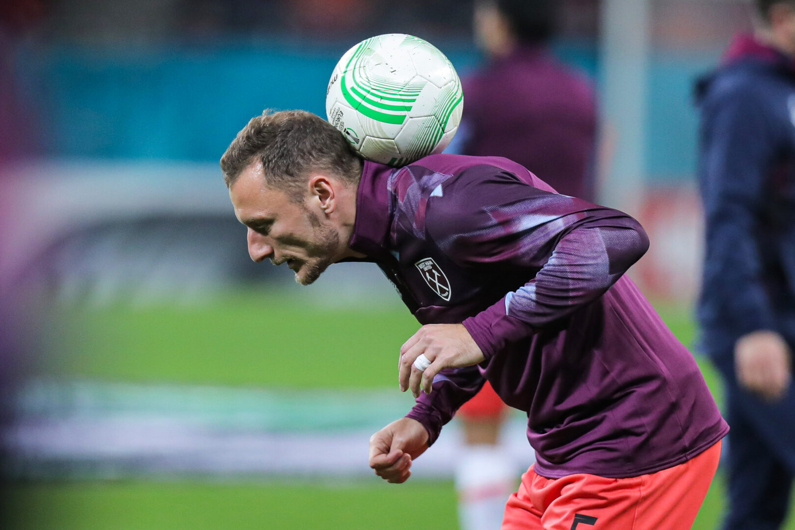 Verstärkt sich Bayer 04 mit Coufal?