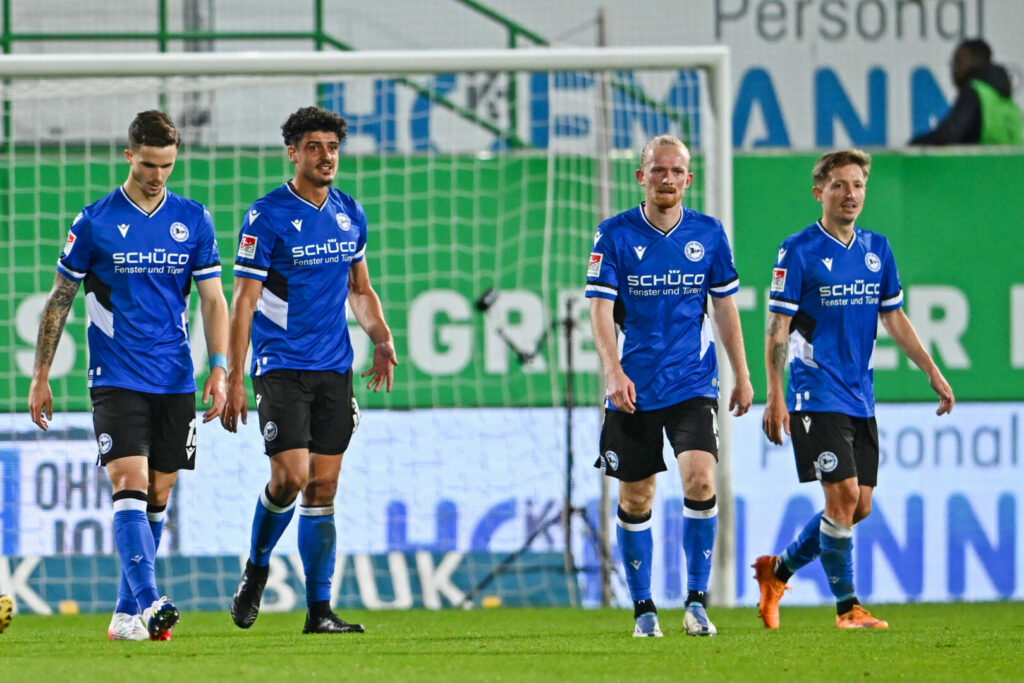 Hängende Köpfe bei den Spielern von Arminia Bielefeld