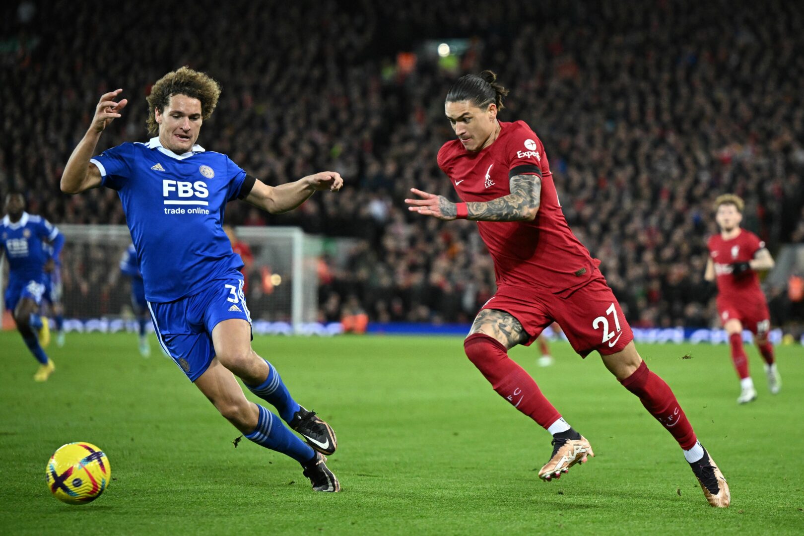 Faes mit zwei Eigentoren! FC Liverpool bezwingt Leicester