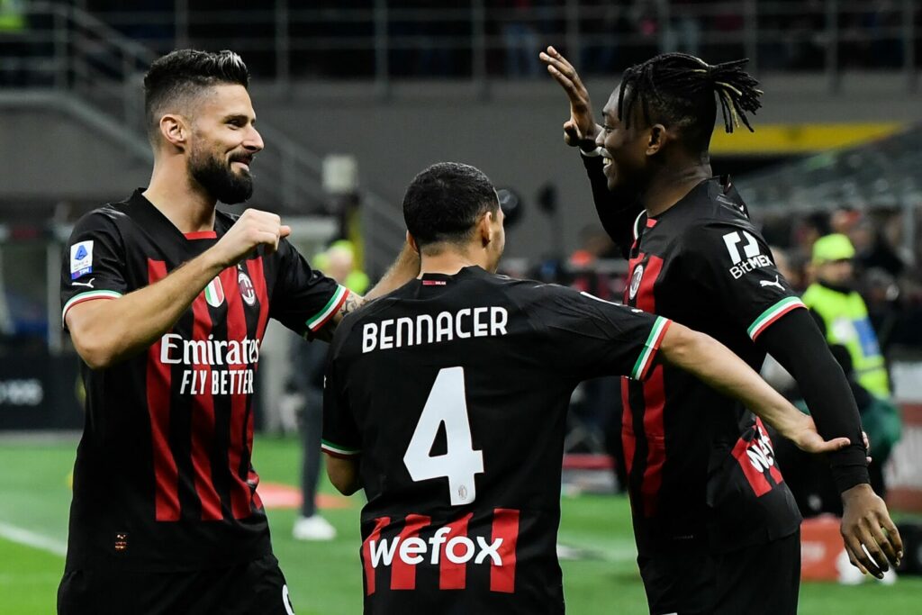 Der AC Milan möchte mit Giroud und Bennacer verlängern. Hier sieht man beide.