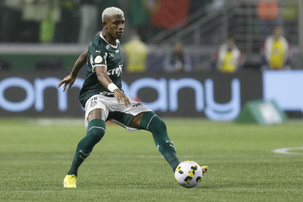 Danilo im Trikot von Palmeiras