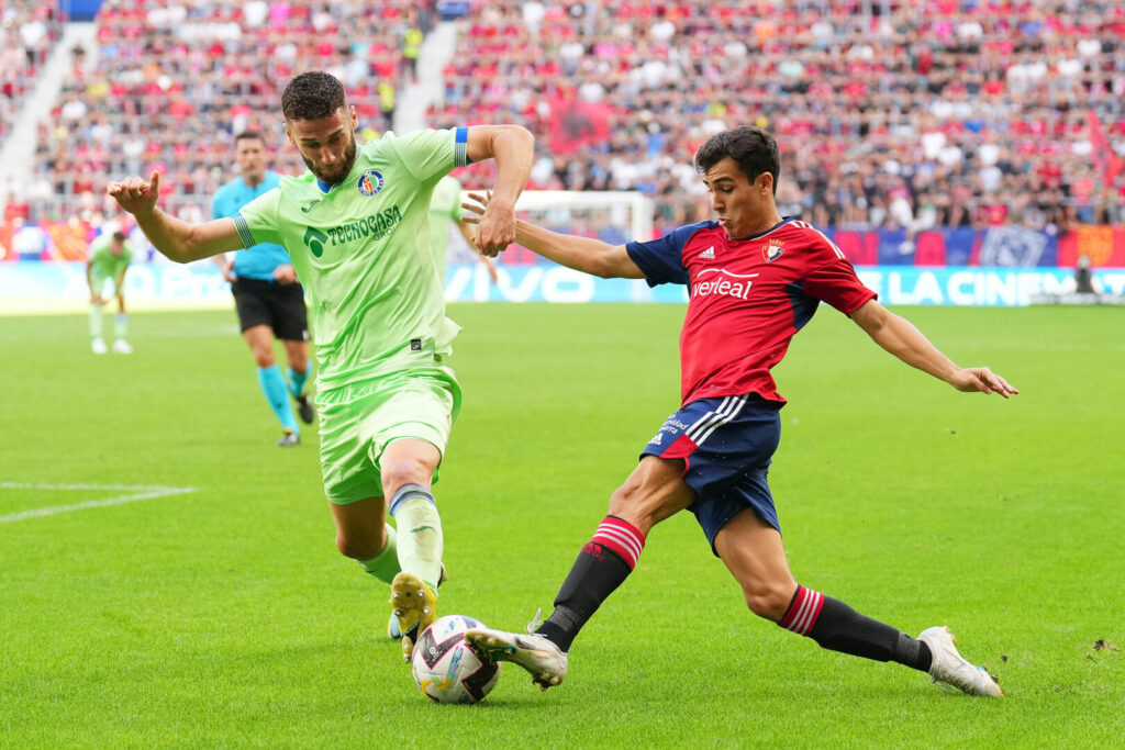Manu Sánchez (rechts) im Zweikampf mit Getafes Domingos Duarte