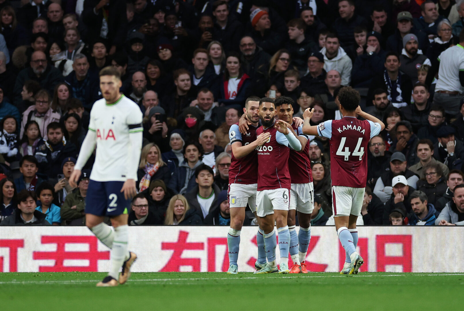 Aston Villa gewann bei den Tottenham Hotspur.