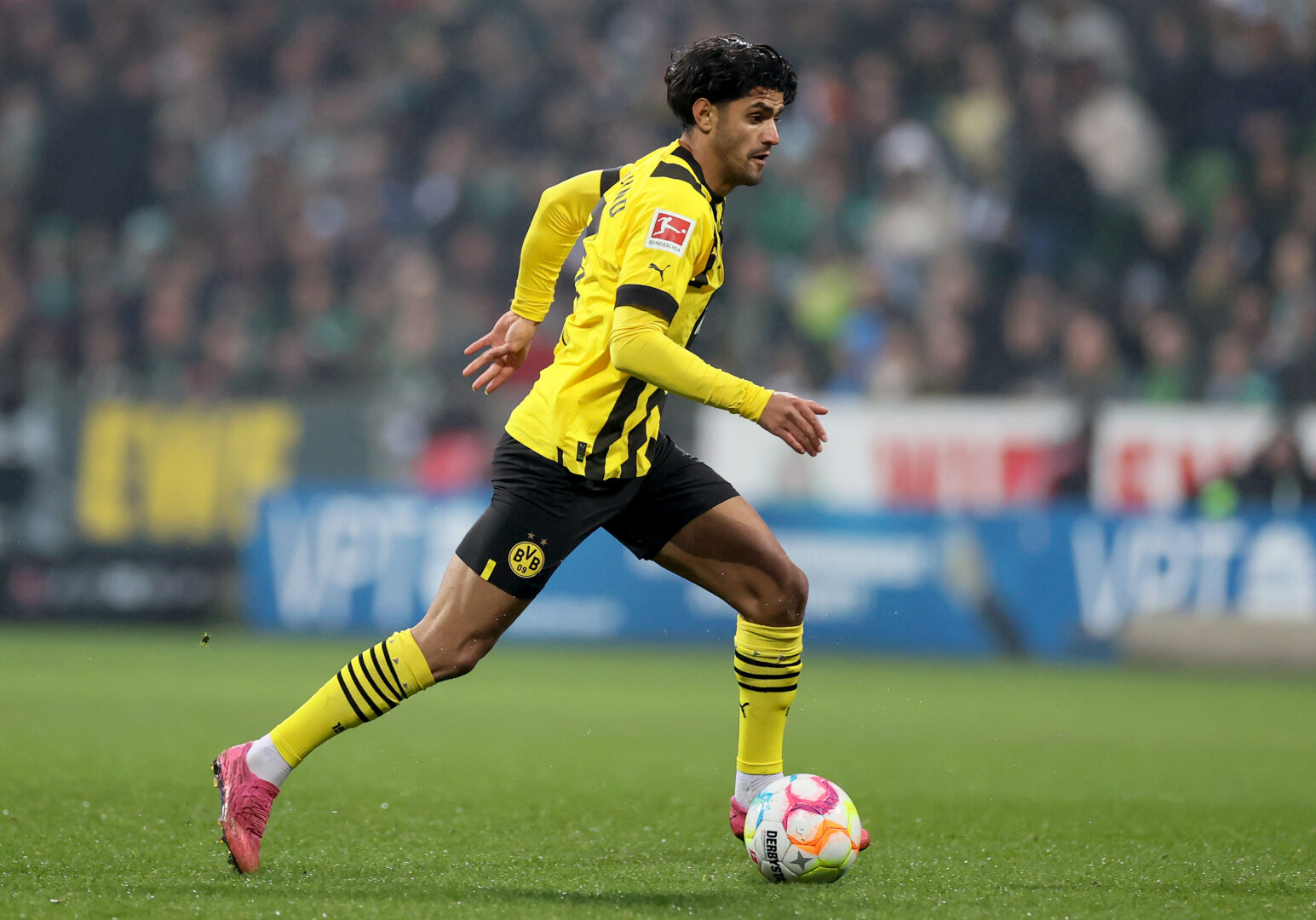 Mahmoud Dahoud in einem Spiel für Borussia Dortmund
