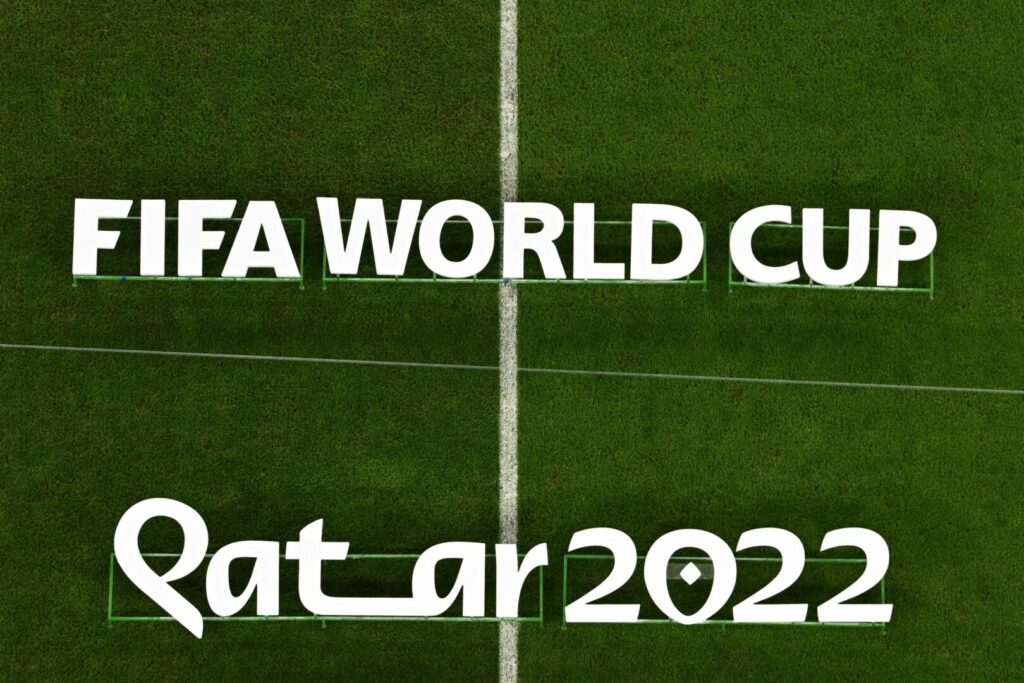 Schriftzug der WM 2022 in Katar