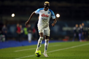Victor Osimhen für die SSC Napoli am Ball