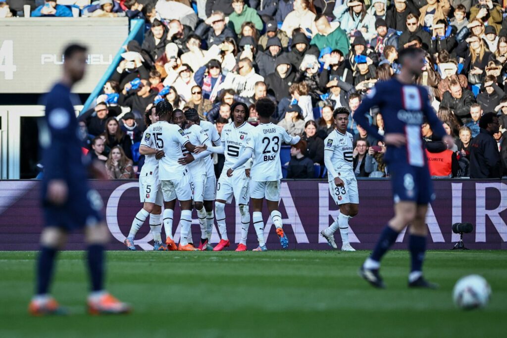 Rennes schlägt PSG durch Tore vor und nach der Pause verdient