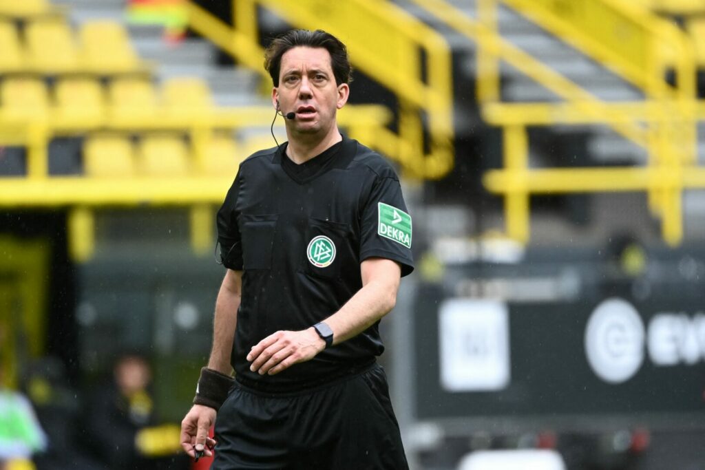 Ex-Schiedsrichter Manuel Gräfe bei einem seiner letzten Einsätze in der Bundesliga.