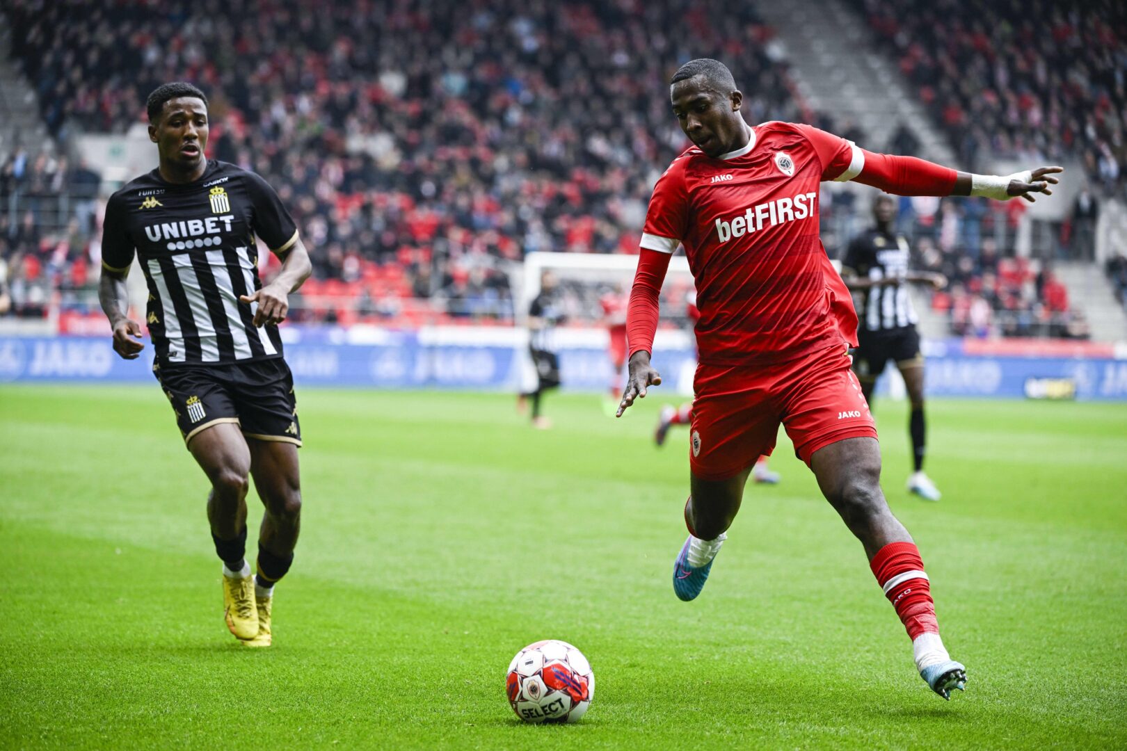 Eintracht Frankfurt: Pacho-Verpflichtung offenbar perfekt