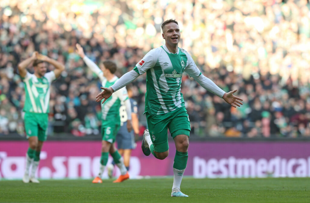 Kann inzwischen wieder Lachen: Werders Niklas Schmidt.