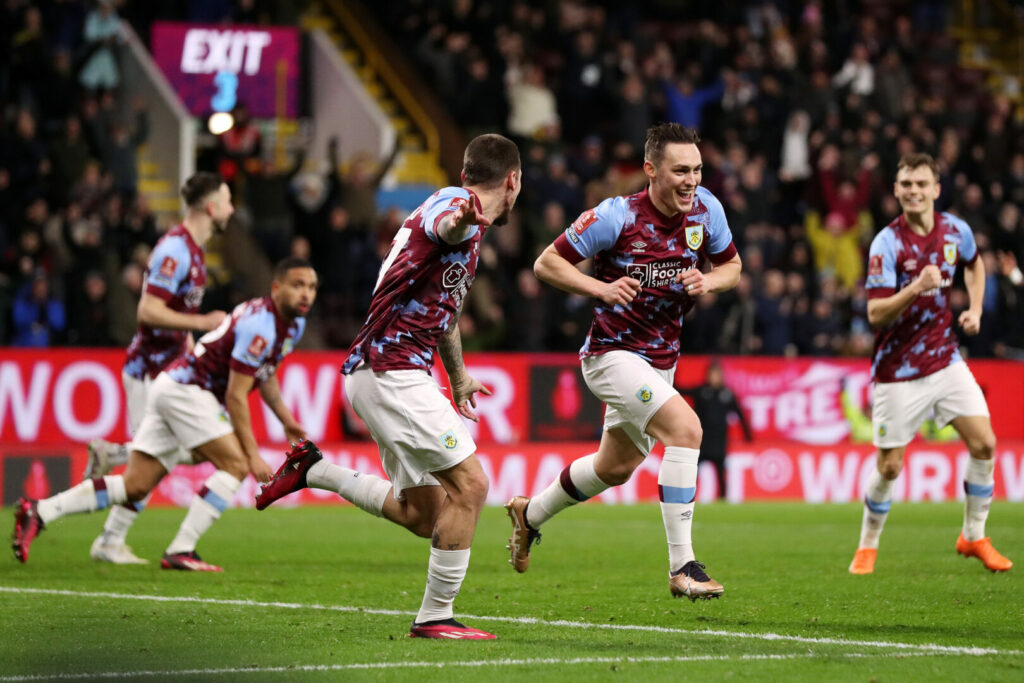 Der FC Burnley wird in der Saison 2023/2024 wieder in der Premier League antreten.