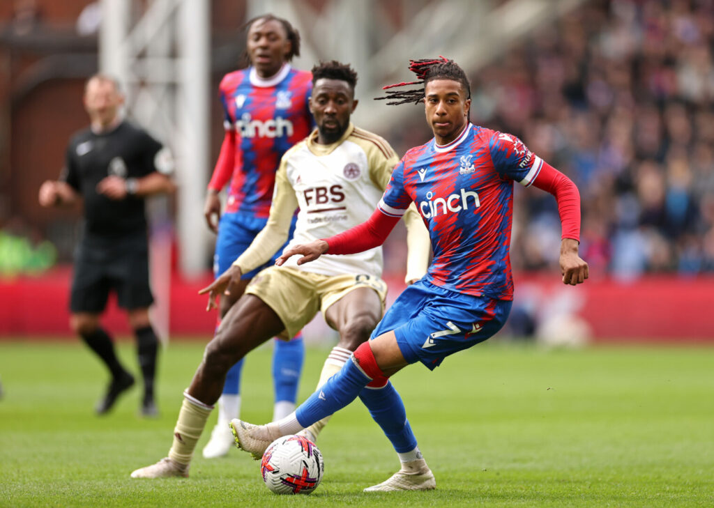 Michael Olise im Trikot von Crystal Palace.