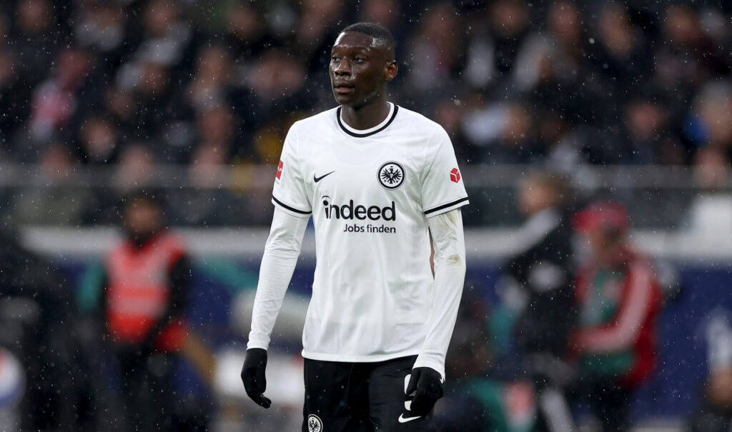 Kolo Muani im Trikot von Eintracht Frankfurt.