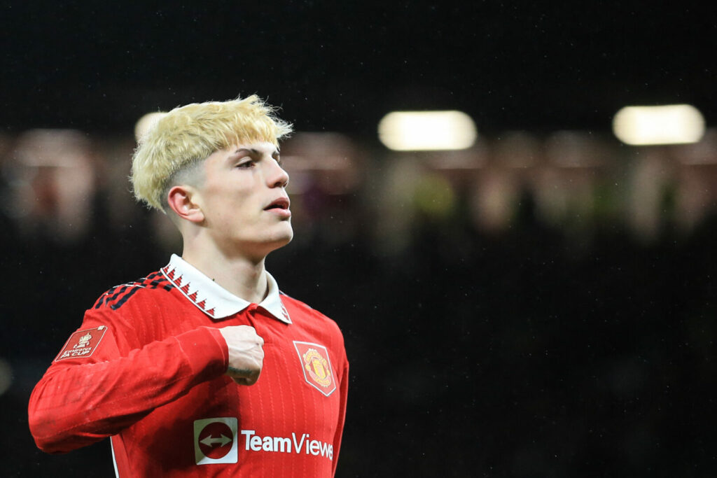 Alejandro Garnacho bleibt Manchester United treu.