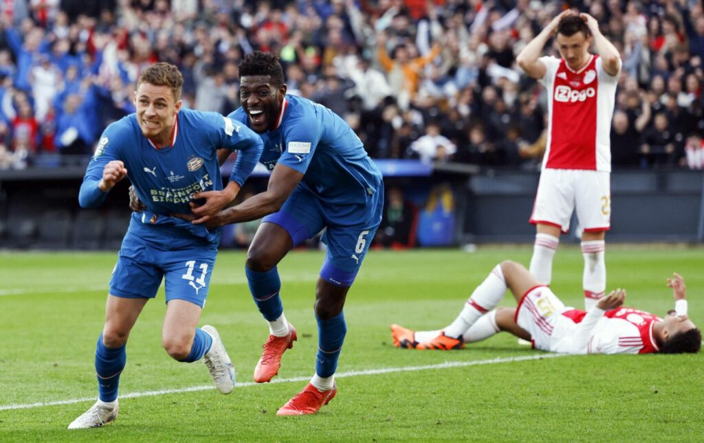 Die PSV Eindhoven gewann ein dramatisches Pokalfinale gegen Ajax Amsterdam.