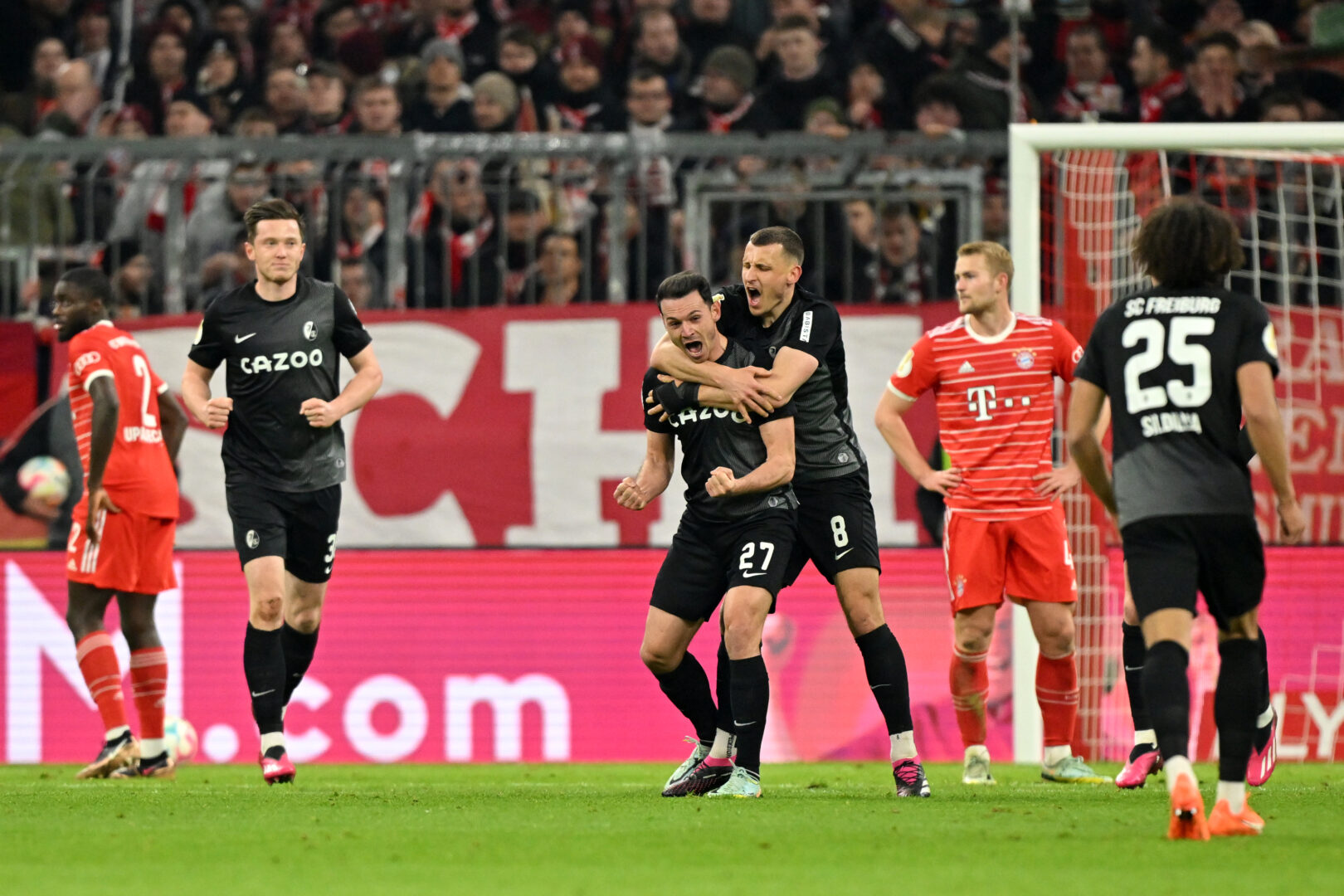 Nicolas Höfler feiert seinen Treffer gegen den FC Bayern.