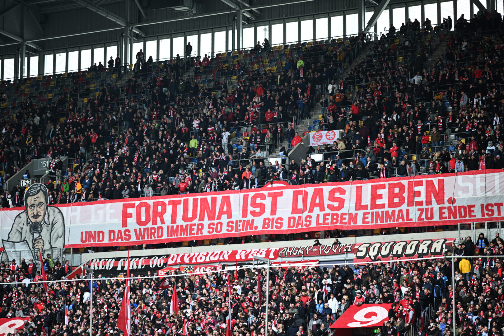 Die Fans von Fortuna Düsseldorf sollen zukünftig nicht mehr zur Geldbörse greifen müssen.