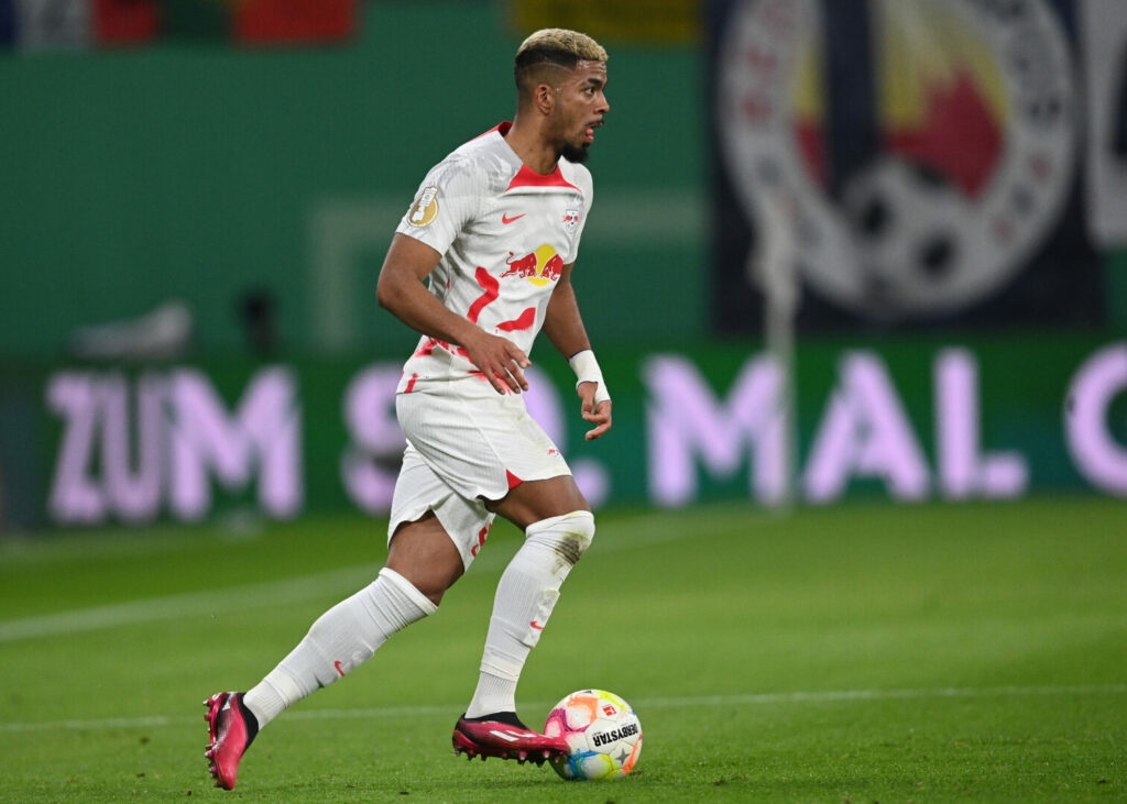 Henrichs für RB Leipzig am Ball.