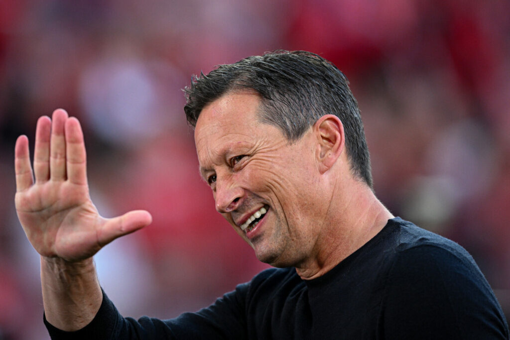 Roger Schmidt ist vor dem Rückspiel optimistisch.