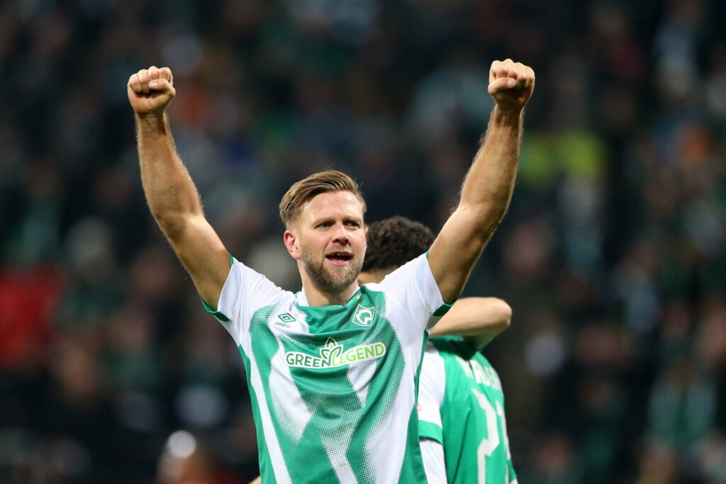 Niclas Füllkrug jubelt im Werder-Trikot.