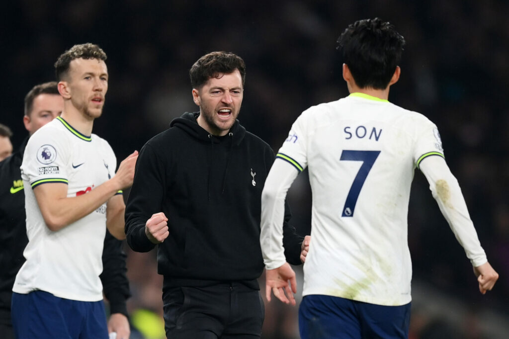 Beim Debüt von Ryan Mason kam Tottenham in der Premier League nach 0:2- Rückstand zurück.