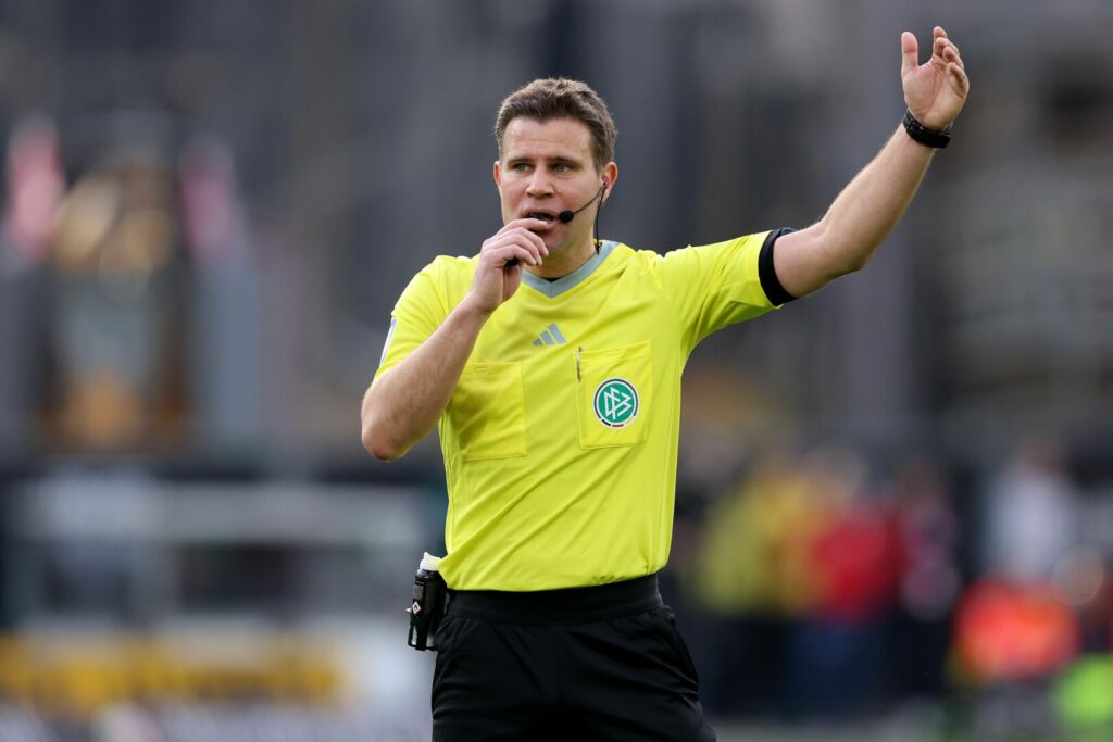 Schiedsrichter Brych meldet sich in der Debatte um die Handspielregel zu Wort