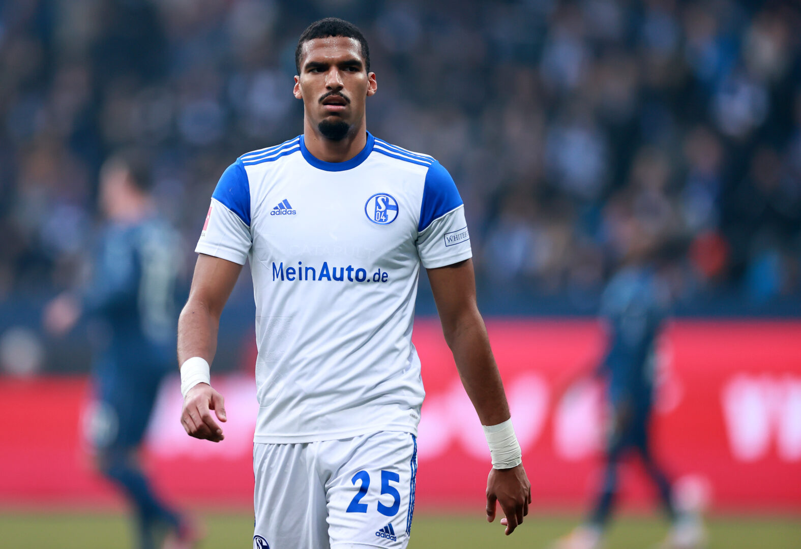 Moritz Jenz stabilisiert die Abwehr von Schalke.