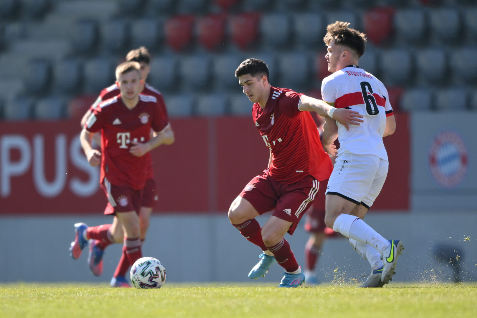 Gladbach bedient sich bei Bayern-Reserve