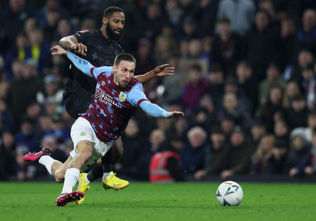 Darko Churlinov im Trikot des FC Burnley.