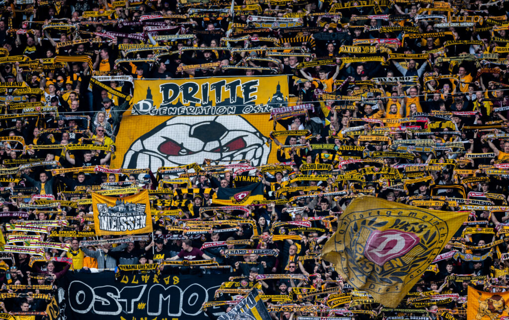 Drittligisten wie Dynamo Dresden bauen Druck auf die DFL auf.