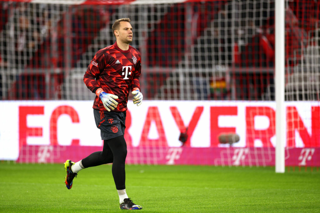Manuel Neuer in Trainingsklamotten des FC Bayern (90PLUS-Ticker)